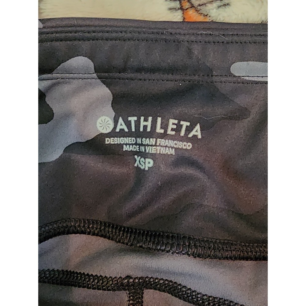 Athleta XS Petite Black Gray Camo Leggings Zip Pocket High Rise Crop Pants - Picture 7 of 11